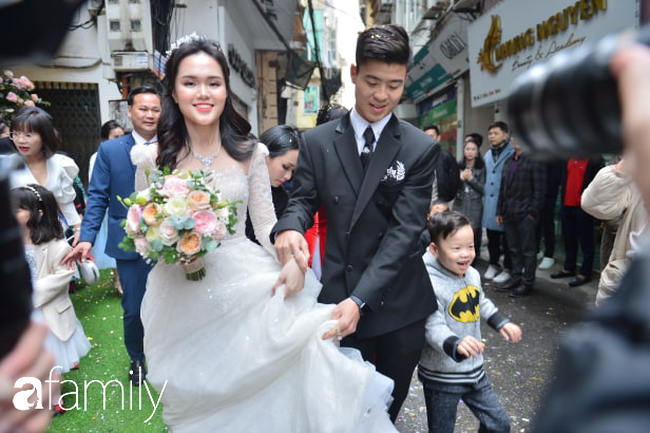 Chị gái Quỳnh Anh tiết lộ chi phí đám cưới em gái nhưng dân tình lại choáng ngợp với dây chuyền đính 186 viên kim cương giá 800 triệu trên cổ cô dâu - Ảnh 5.