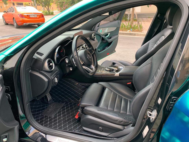 Mercedes-Benz C 300 AMG bán lại chỉ ngang giá Toyota Camry: Chủ xe độ nhiều đồ chơi đắt tiền, chi tiết nắp ca-pô gây chú ý - Ảnh 7.
