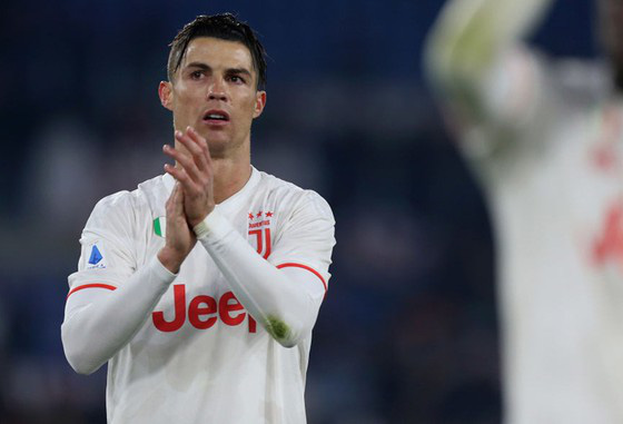 Ronaldo lập kỷ lục ghi bàn, Juve vẫn gục ngã - Ảnh 1.