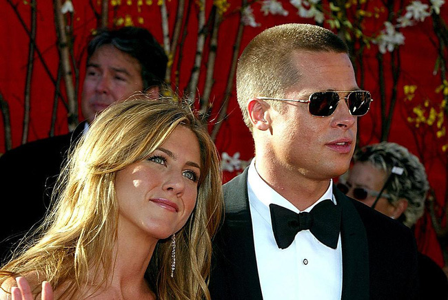 Thực hư chuyện Brad Pitt và Jennifer Aniston nhận nuôi một bé gái, chuẩn bị tuyên bố kết hôn? - Ảnh 1.