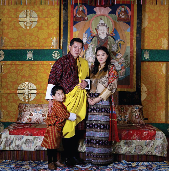 Hoàng hậu vạn người mê Bhutan hiếm hoi lộ ảnh mang bầu lần thứ 2, nhan sắc hiện tại khiến ai cũng bất ngờ - Ảnh 1.