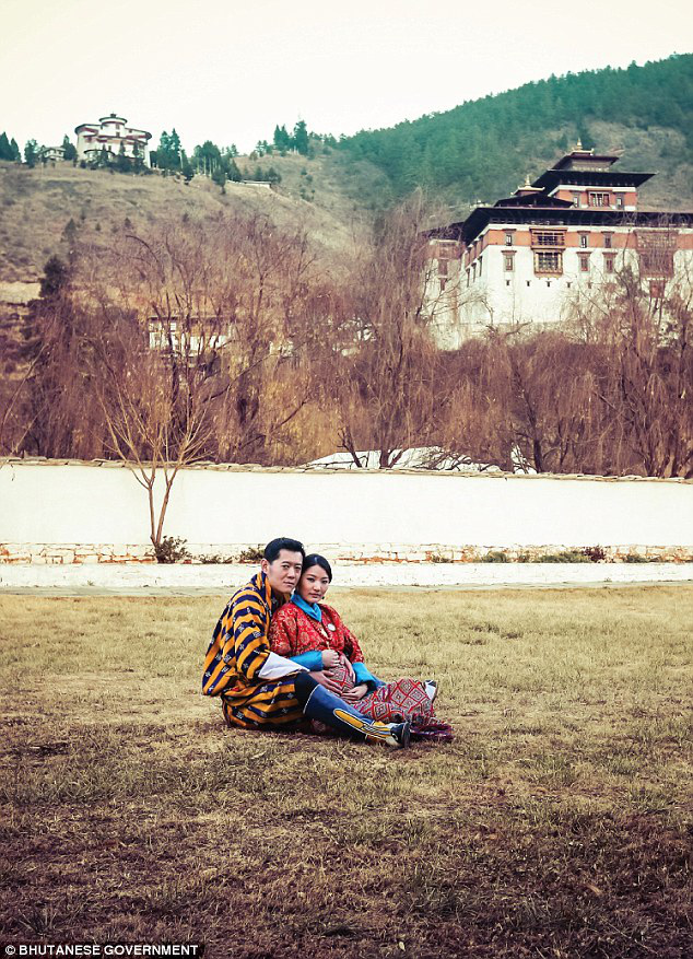 Hoàng hậu vạn người mê Bhutan hiếm hoi lộ ảnh mang bầu lần thứ 2, nhan sắc hiện tại khiến ai cũng bất ngờ - Ảnh 2.