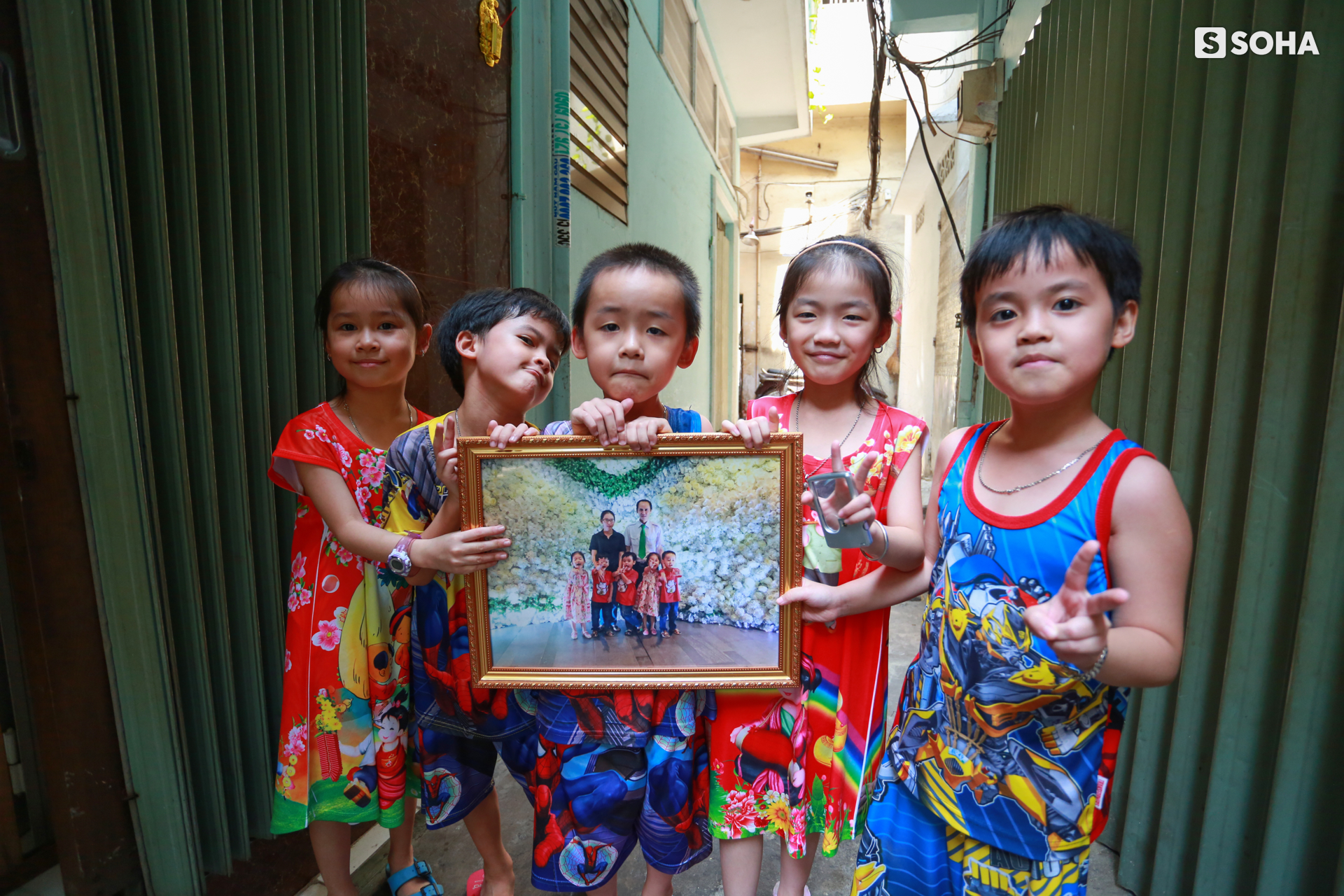 Gia đình sinh 5 đầu tiên ở Việt Nam quay cuồng với dịch COVID-19, nhưng luôn ngập tiếng cười - Ảnh 5.