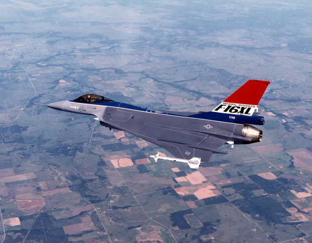 Biến thể F-16 của Mỹ chuyên tấn công mặt đất ít người biết - Ảnh 1.