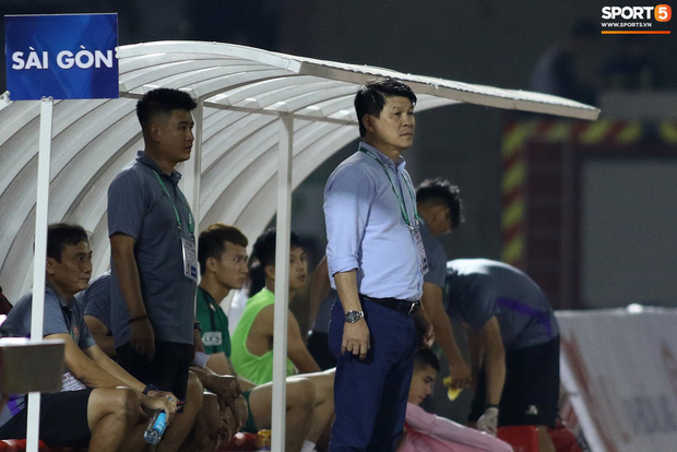 Chủ tịch kiêm HLV trưởng đội Sài Gòn có màn ra mắt cực gắt trên sân tập - Ảnh 1.