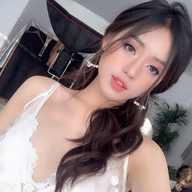 Bản sao Tâm Tít và cú lột xác đầy nóng bỏng của hot girl Khánh Linh - Ảnh 1.