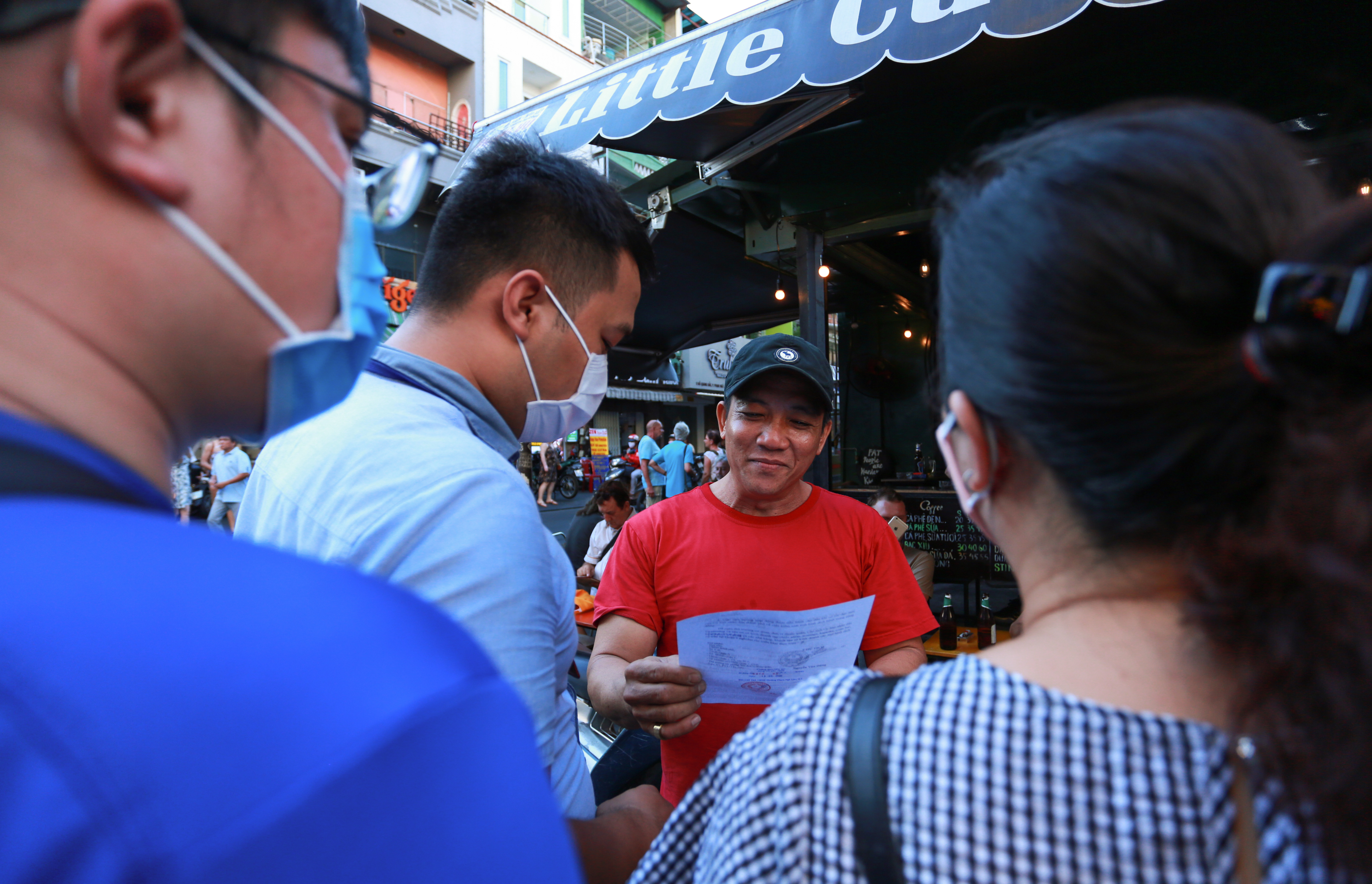 [ẢNH] Hàng loạt quán bar, nhà hàng phố Tây Bùi Viện đóng cửa để phòng chống dịch Covid-19 - Ảnh 3.