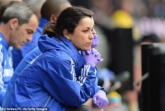 Nữ bác sĩ từng mâu thuẫn với Mourinho chỉ ra lý do cầu thủ Premier League dễ nhiễm Covid-19 - Ảnh 1.
