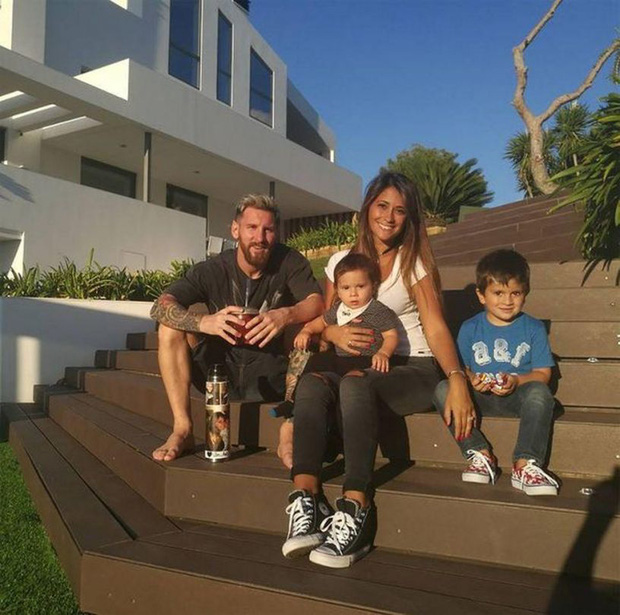 Lo ngại dịch Covid-19, Messi cùng gia đình tự cách ly trong biệt thự 200 tỷ, có sân bóng ở ngay trong nhà - Ảnh 5.