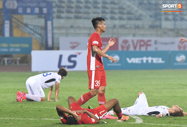Tuyển thủ Việt Nam dự U20 World Cup hồi sinh thần kỳ sau 2 năm bị chấn thương kinh hoàng, ghi điểm mạnh với trợ lý Lee Young-jin - Ảnh 12.