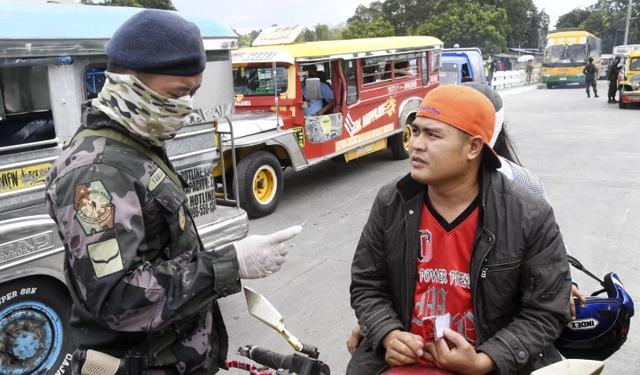 Philippines hành động mạnh tay: Manila vắng tanh vắng ngắt - Ảnh 5.