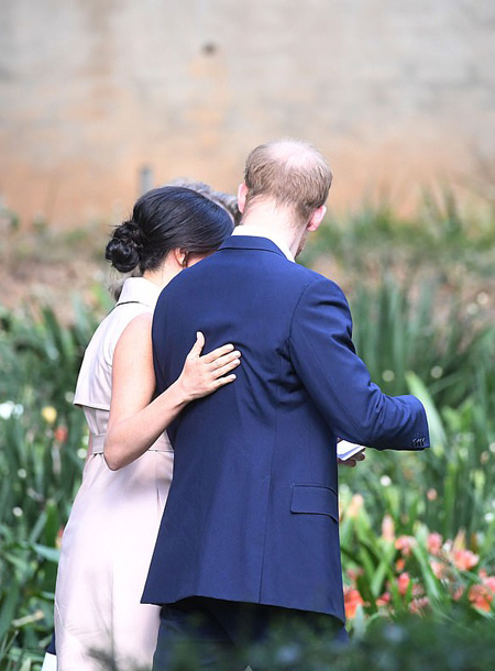 Meghan Markle bị tố kiểm soát, ra lệnh và đánh dấu chủ quyền đối với Harry chỉ thông qua một chi tiết nhỏ nhưng ai cũng nhìn ra - Ảnh 2.