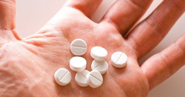 Thuốc hạ sốt Ibuprofen có gây nguy hiểm cho người mắc Covid-19 không? - Ảnh 1.