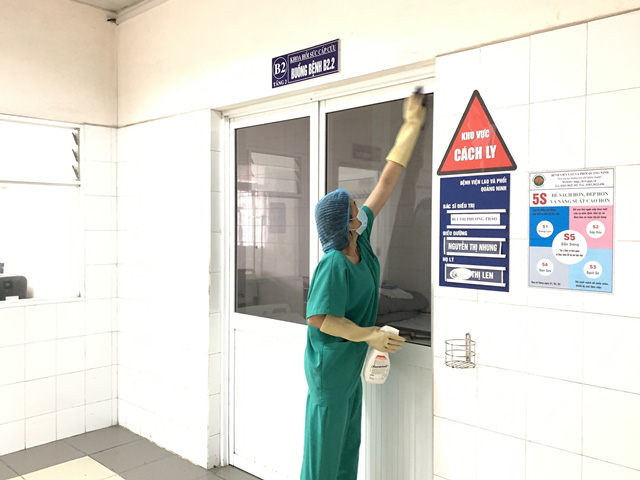 Tận mắt xem bác sĩ điều trị bệnh nhân nhiễm Covid-19 tại Quảng Ninh - Ảnh 11.