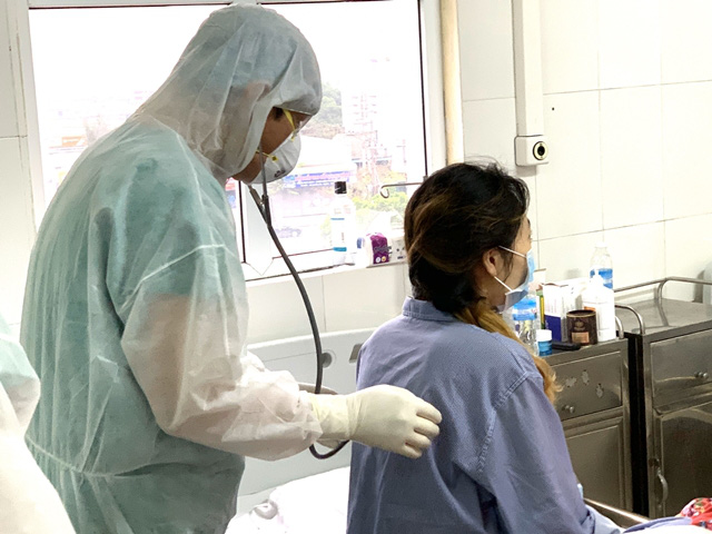 Tận mắt xem bác sĩ điều trị bệnh nhân nhiễm Covid-19 tại Quảng Ninh - Ảnh 3.