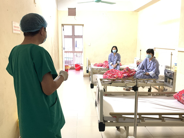 Tận mắt xem bác sĩ điều trị bệnh nhân nhiễm Covid-19 tại Quảng Ninh - Ảnh 4.