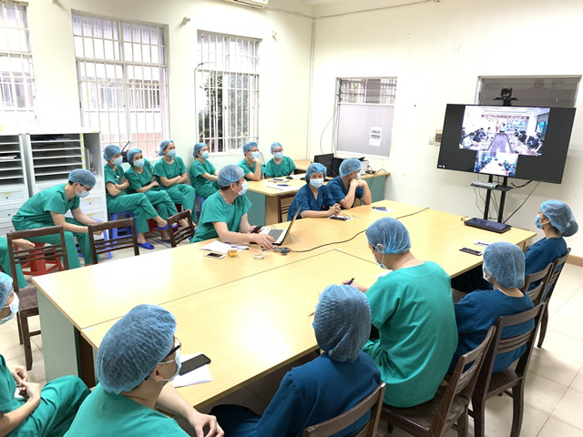 Tận mắt xem bác sĩ điều trị bệnh nhân nhiễm Covid-19 tại Quảng Ninh - Ảnh 8.