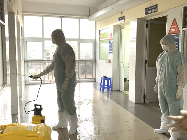 Tận mắt xem bác sĩ điều trị bệnh nhân nhiễm Covid-19 tại Quảng Ninh - Ảnh 9.