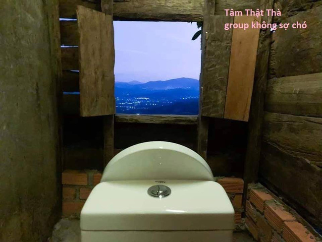Cô gái khoe chiếc toilet nhà làm có view siêu lãng mạn, khẳng định luôn ngồi vào là giải quyết hết mọi “nỗi buồn” không chút lo toan - Ảnh 2.