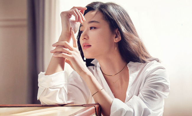 10 mỹ nhân Hàn đẹp nhất trong mắt netizen Trung: Song Hye Kyo, Son Ye Jin đều có mặt nhưng nhận được nhiều lời khen nhất lại là người đẹp 49 tuổi này - Ảnh 1.