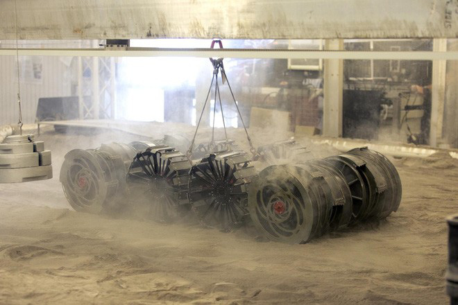 NASA cần bạn giúp phát triển robot đào đất trên…Mặt trăng - Ảnh 1.
