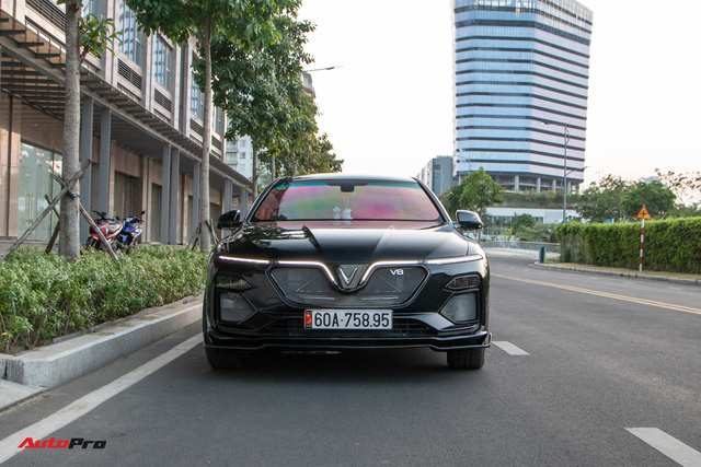 Chủ xe chi 100 triệu đồng độ VinFast Lux A2.0 phong cách thể thao tại Sài Gòn - Ảnh 5.