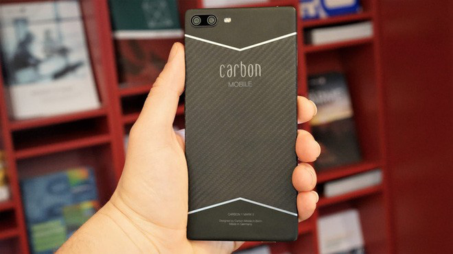 Đây là chiếc smartphone được làm bằng sợi carbon đầu tiên trên thế giới - Ảnh 2.
