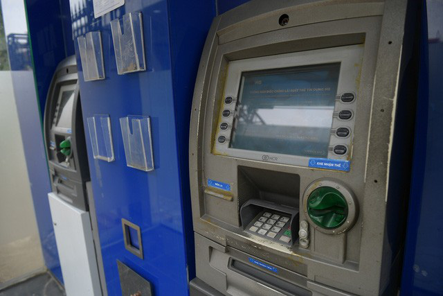 Trang bị nước rửa tay sát khuẩn cho cây ATM phòng dịch Covid - 19 - Ảnh 5.