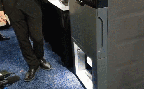 Chị em giải phóng sức lao động thôi: Máy gấp quần áo tự động có thể "xử" hàng chục bộ đồ trong 5 phút Chị em giải phóng sức lao động thôi: Máy gấp quần áo tự động có thể "xử" hàng chục bộ đồ trong 5 phút