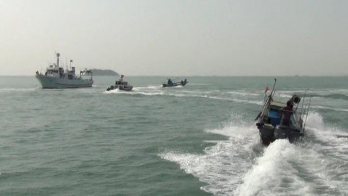 Tàu cảnh sát biển Đài Loan va chạm với 10 xuồng cao tốc Trung Quốc - Ảnh 4.