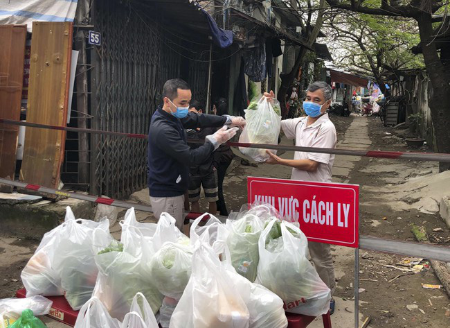 Bộ trưởng Công thương: Đủ hàng thiết yếu kể cả khi cách ly một thành phố - Ảnh 1.