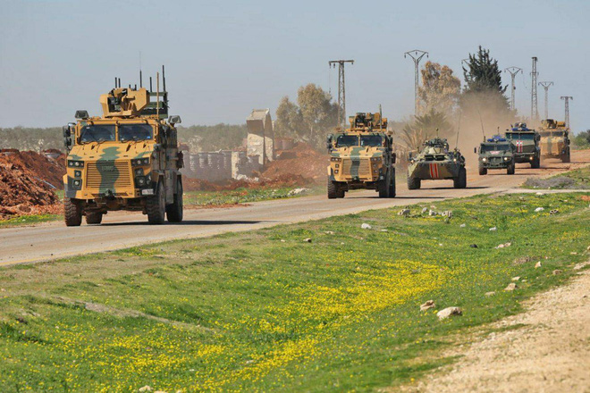 Căn cứ Khmeimim bị tên lửa tập kích, nắm đấm thép của Shoigu đã sẵn sàng ở Syria - Mỹ đưa Patriot áp sát biên giới - Ảnh 1.