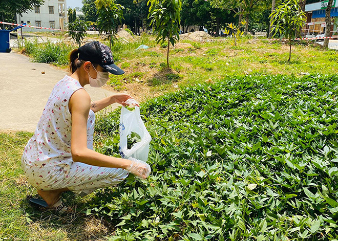 Cuộc sống của siêu mẫu Võ Hoàng Yến tại khu cách ly: Luộc rau bằng ấm siêu tốc, chăm chó  - Ảnh 6.