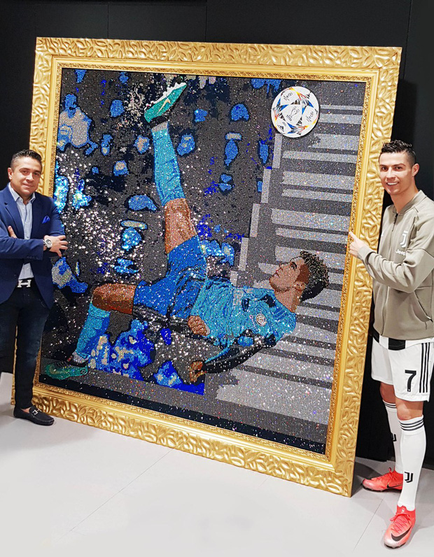 Gặp gỡ Mr Bling, nghệ nhân tranh đá quý Swarovski làm mê hoặc cả Messi, Ronaldo và Neymar - Ảnh 2.