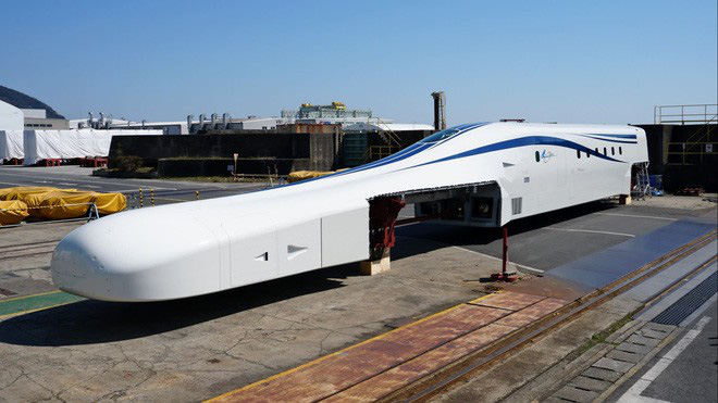 Nhật Bản giới thiệu nguyên mẫu tàu điện siêu tốc mới: Sử dụng công nghệ sạc không dây, đạt vận tốc tối đa lên tới hơn 500km/h - Ảnh 1.