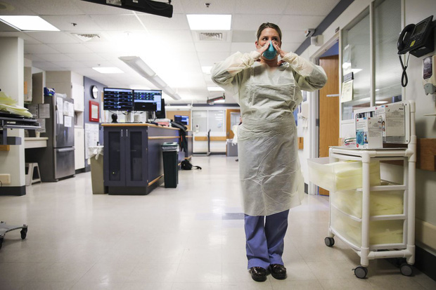 Mọi thứ trở nên hỗn loạn chưa từng thấy: Các bệnh viện Mỹ đang vỡ trận vì đại dịch virus corona - Ảnh 3.