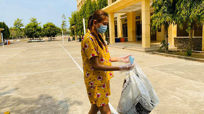 Phi Nhung lo lắng sau 2 tháng không gặp con, Võ Hoàng Yến đi nhặt rác trong khu cách ly - Ảnh 5.