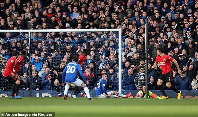 VAR giúp MU nhiều nhất Ngoại Hạng Anh - Ảnh 1. VAR giúp MU nhiều nhất Ngoại Hạng Anh - Ảnh 1.