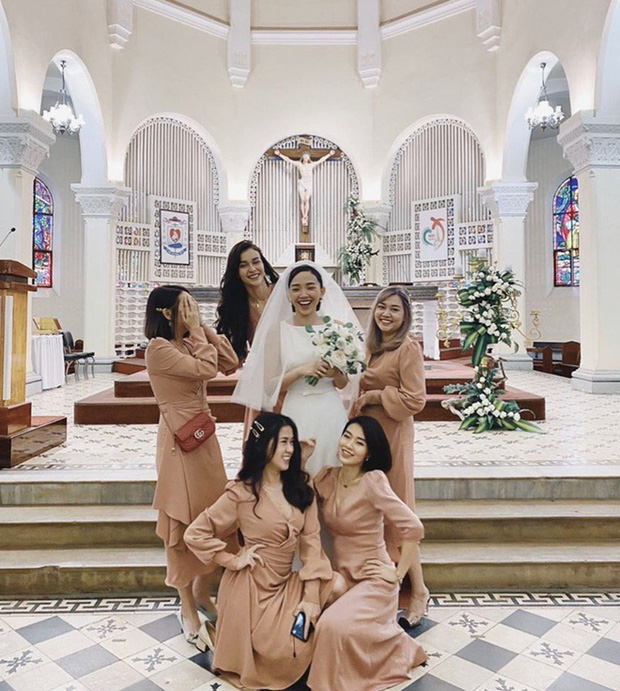 Ai cũng nên có một hội bạn thân như Tóc Tiên: Xinh đẹp và thành công, nhất định tụ họp đông đủ trong tất cả ngày trọng đại! - Ảnh 1. Ai cũng nên có một hội bạn thân như Tóc Tiên: Xinh đẹp và thành công, nhất định tụ họp đông đủ trong tất cả ngày trọng đại! - Ảnh 1.