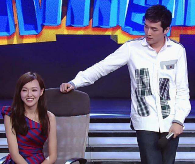 Hồ Ca không quên được mối tình đơn phương bí mật cất giấu suốt 8 năm, khó trách một mực phớt lờ kết hôn? - Ảnh 2. Hồ Ca không quên được mối tình đơn phương bí mật cất giấu suốt 8 năm, khó trách một mực phớt lờ kết hôn? - Ảnh 2.