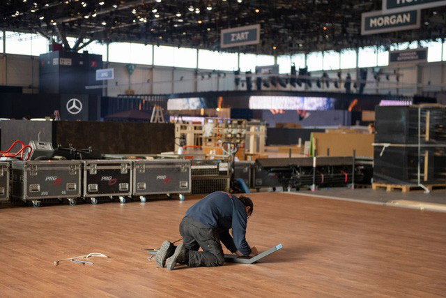 Khung cảnh tan hoang của Geneva Motor Show 2020: Tất cả đắp chiếu chờ tháo dỡ - Ảnh 13. Khung cảnh tan hoang của Geneva Motor Show 2020: Tất cả đắp chiếu chờ tháo dỡ - Ảnh 13.