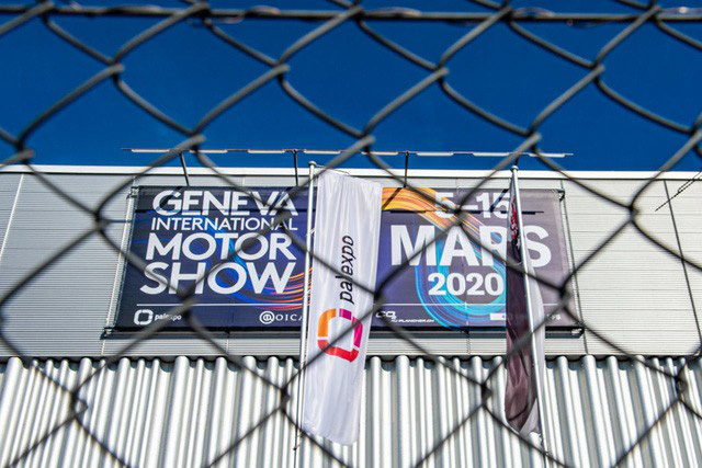 Khung cảnh tan hoang của Geneva Motor Show 2020: Tất cả đắp chiếu chờ tháo dỡ - Ảnh 23.