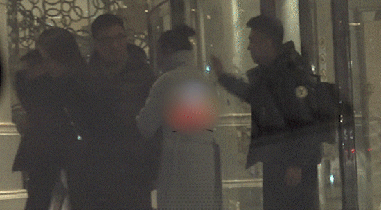 Phát hiện bạn trai kém 16 tuổi nợ nần, quay clip giường chiếu có mục đích, Lý Băng Băng dứt khoát chia tay? - Ảnh 4. Phát hiện bạn trai kém 16 tuổi nợ nần, quay clip giường chiếu có mục đích, Lý Băng Băng dứt khoát chia tay? - Ảnh 4.