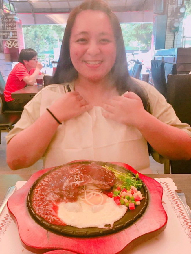 Giảm một lúc hơn 40kg, cô gái như biến thành một con người khác: Nhìn xinh như Địch Lệ Nhiệt Ba rồi nè! - Ảnh 10. Giảm một lúc hơn 40kg, cô gái như biến thành một con người khác: Nhìn xinh như Địch Lệ Nhiệt Ba rồi nè! - Ảnh 10.