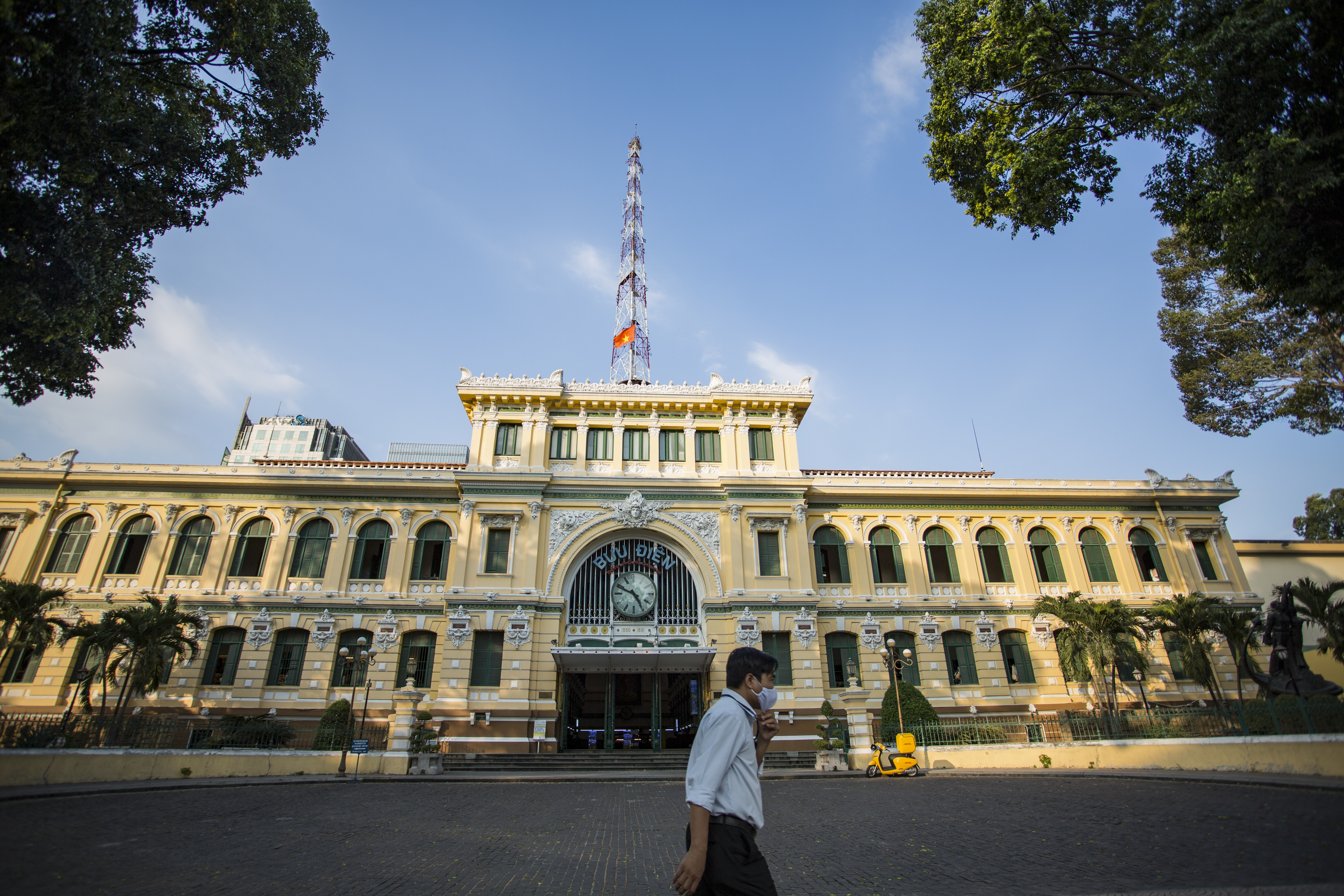 Ngắm Sài Gòn đẹp và yên bình trước thời điểm cách ly toàn xã hội trong 15 ngày - Ảnh 11.