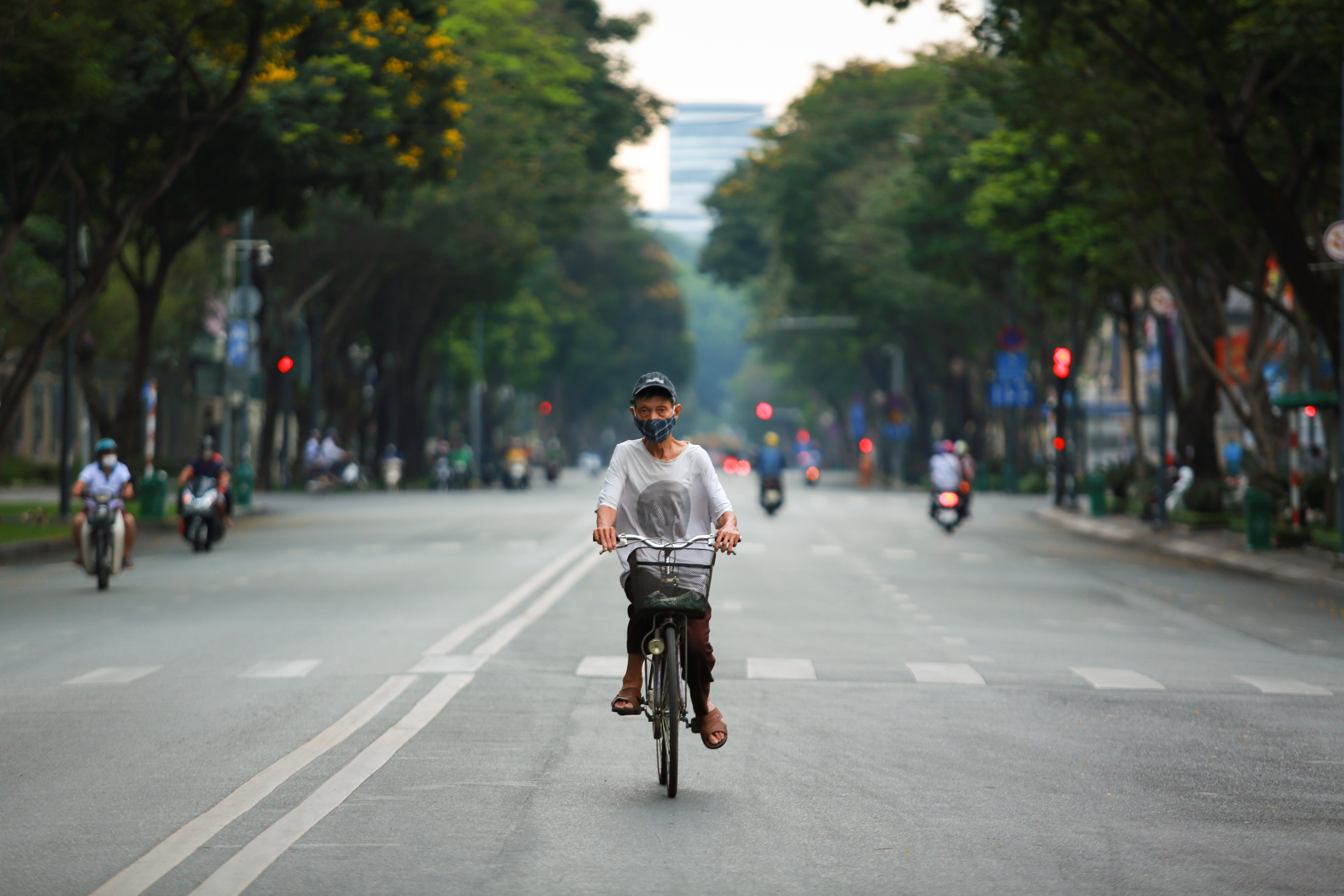 Ngắm Sài Gòn đẹp và yên bình trước thời điểm cách ly toàn xã hội trong 15 ngày - Ảnh 14.