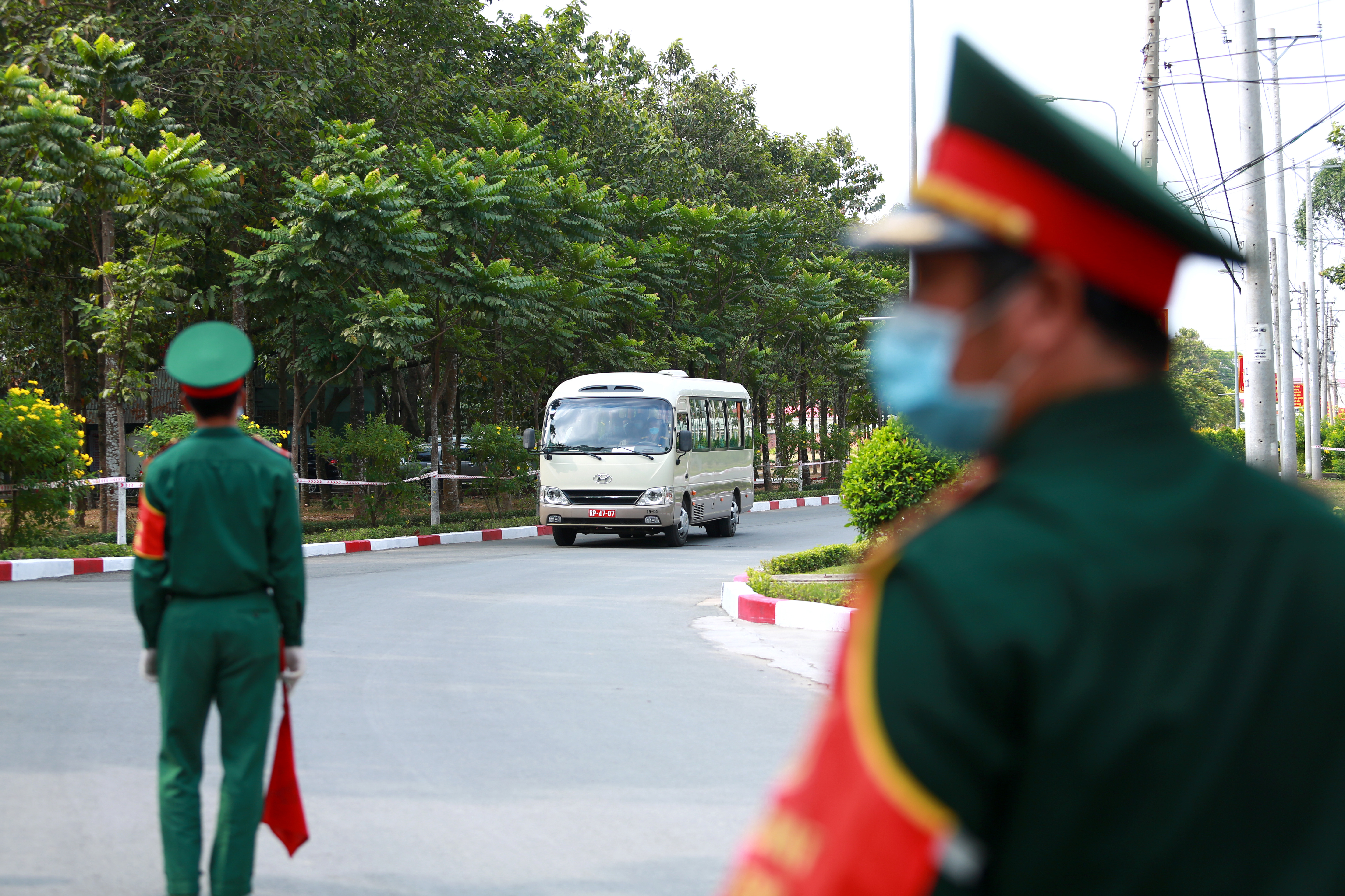 [Ảnh] Diễn tập phòng chống Covid-19 quy mô lớn, giả định hàng trăm người trở về từ vùng dịch - Ảnh 1.