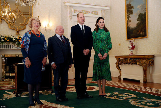 Cùng đặt chân đến Ireland, Công nương Kate và em dâu Meghan khác nhau một trời một vực: Người đẳng cấp quý phái, người kém sang hơn - Ảnh 3.