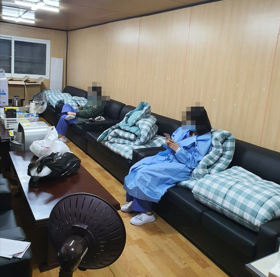 Tâm sự tha thiết của y tá tại tâm dịch Daegu: Đổ máu mũi vì làm việc quá sức, không dám thân thiết với đồng nghiệp - Ảnh 2.