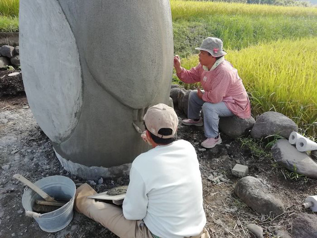 Mê phim hoạt hình Totoro, đôi vợ chồng già cặm cụi làm trạm xe bus độc nhất vô nhị, khách thi nhau tìm đến chụp ảnh - Ảnh 7.